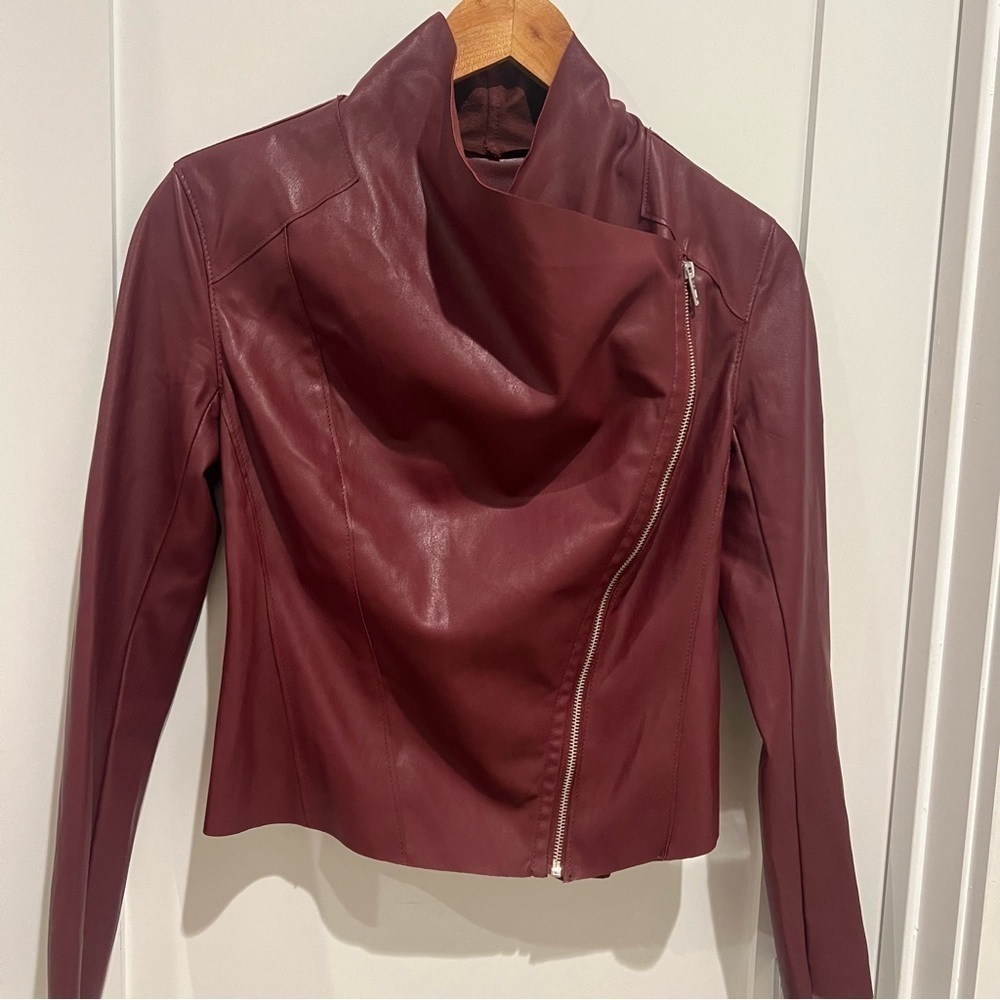Blank NYC burgundy red Faux Leather Drape Front Jacket XS coquette K - Picture 3 of 9